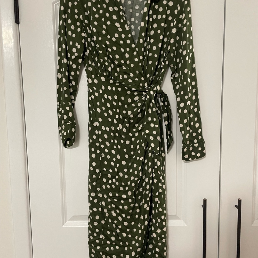 Velvet by Graham & Spencer Green Wrap Dress Long Sleeve V-neck